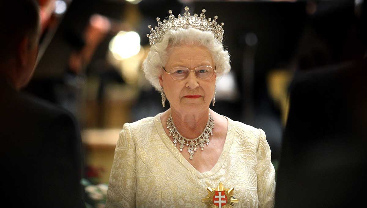 Queen and other top monarchs to break away and form European Super Royal Family